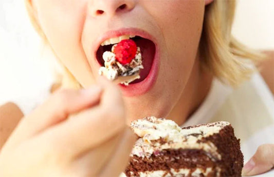 Attacchi di fame nervosa: cause, cosa fare e rimedi naturali per combatterli